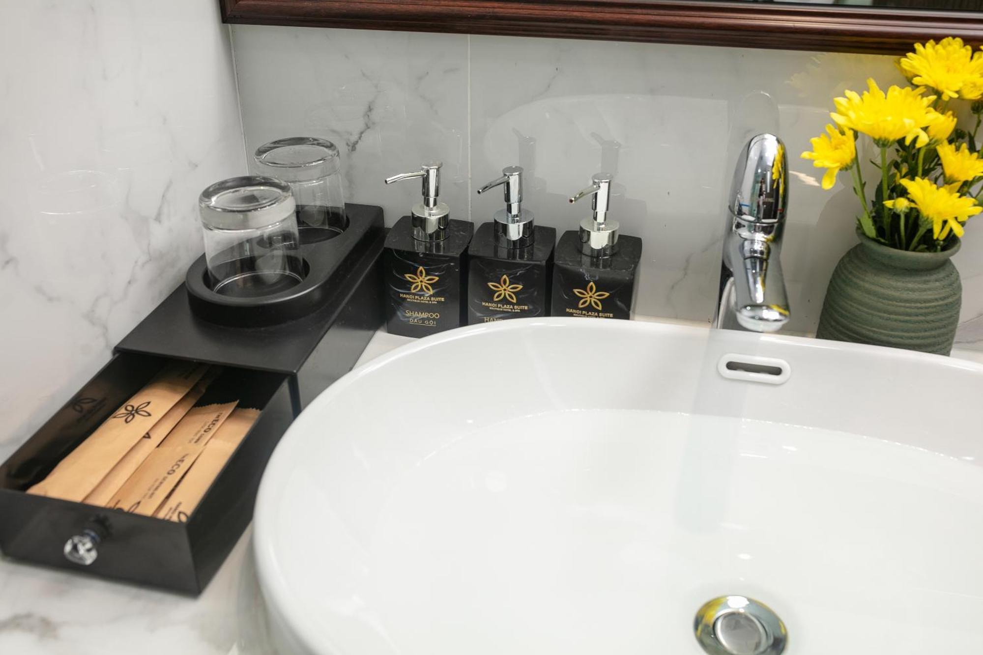 Hanoi Plaza Suite Hotel & Spa Kültér fotó